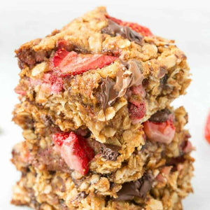 Healthy Strawberry Oatmeal Bars {4 ingredients!}